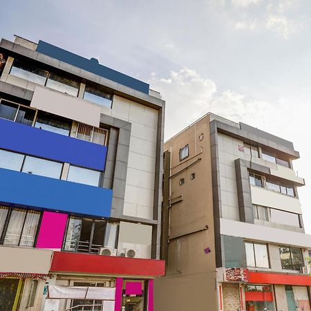 Capital O Maple View Hotel Naroda Luaran gambar