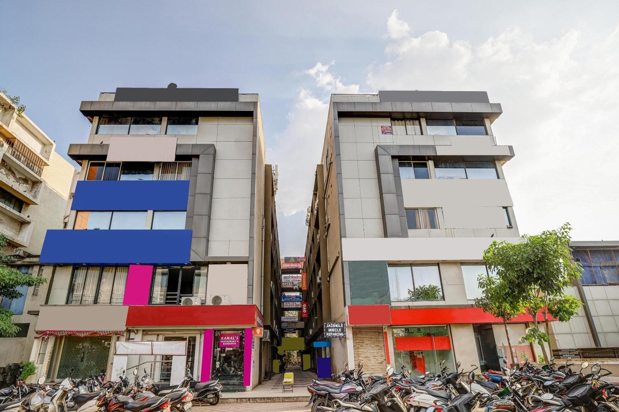 Capital O Maple View Hotel Naroda Luaran gambar
