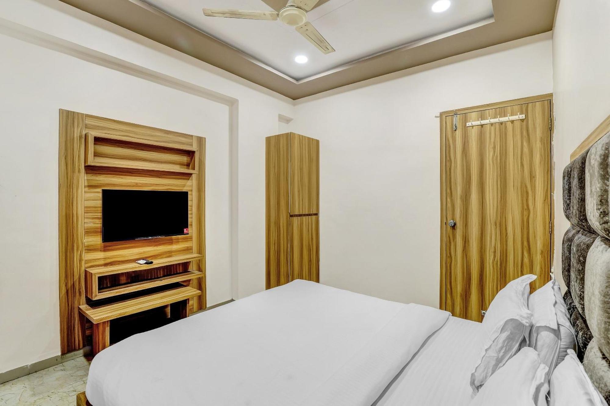 Capital O Maple View Hotel Naroda Luaran gambar