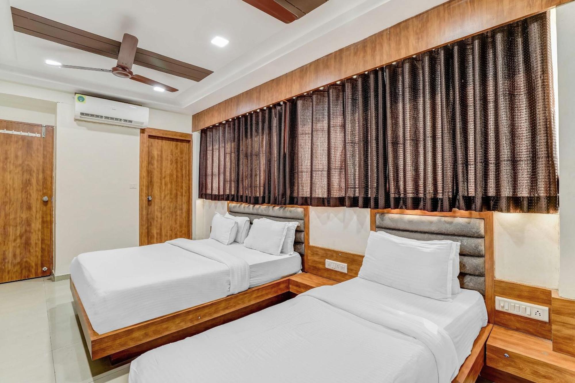 Capital O Maple View Hotel Naroda Luaran gambar