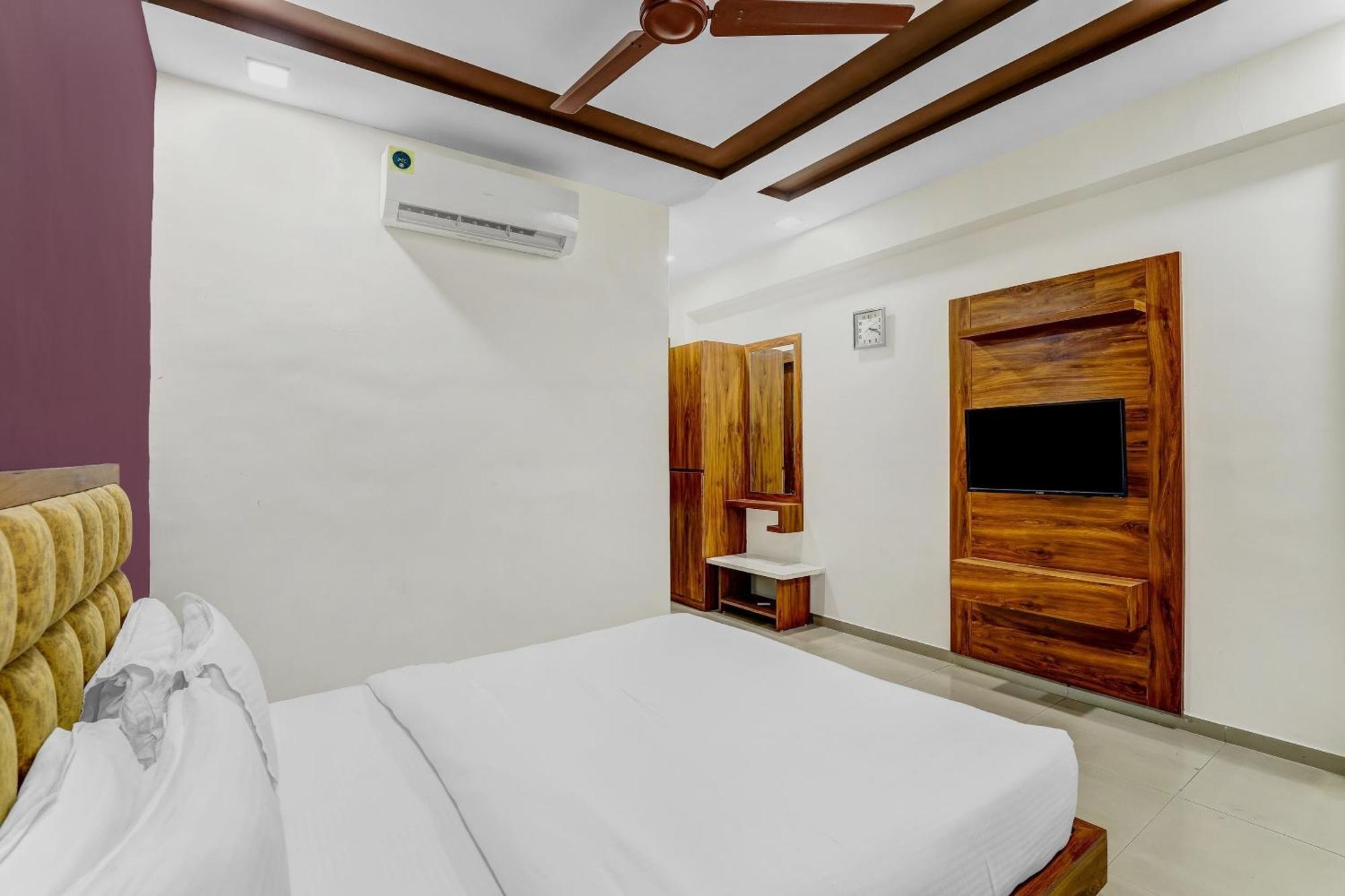 Capital O Maple View Hotel Naroda Luaran gambar