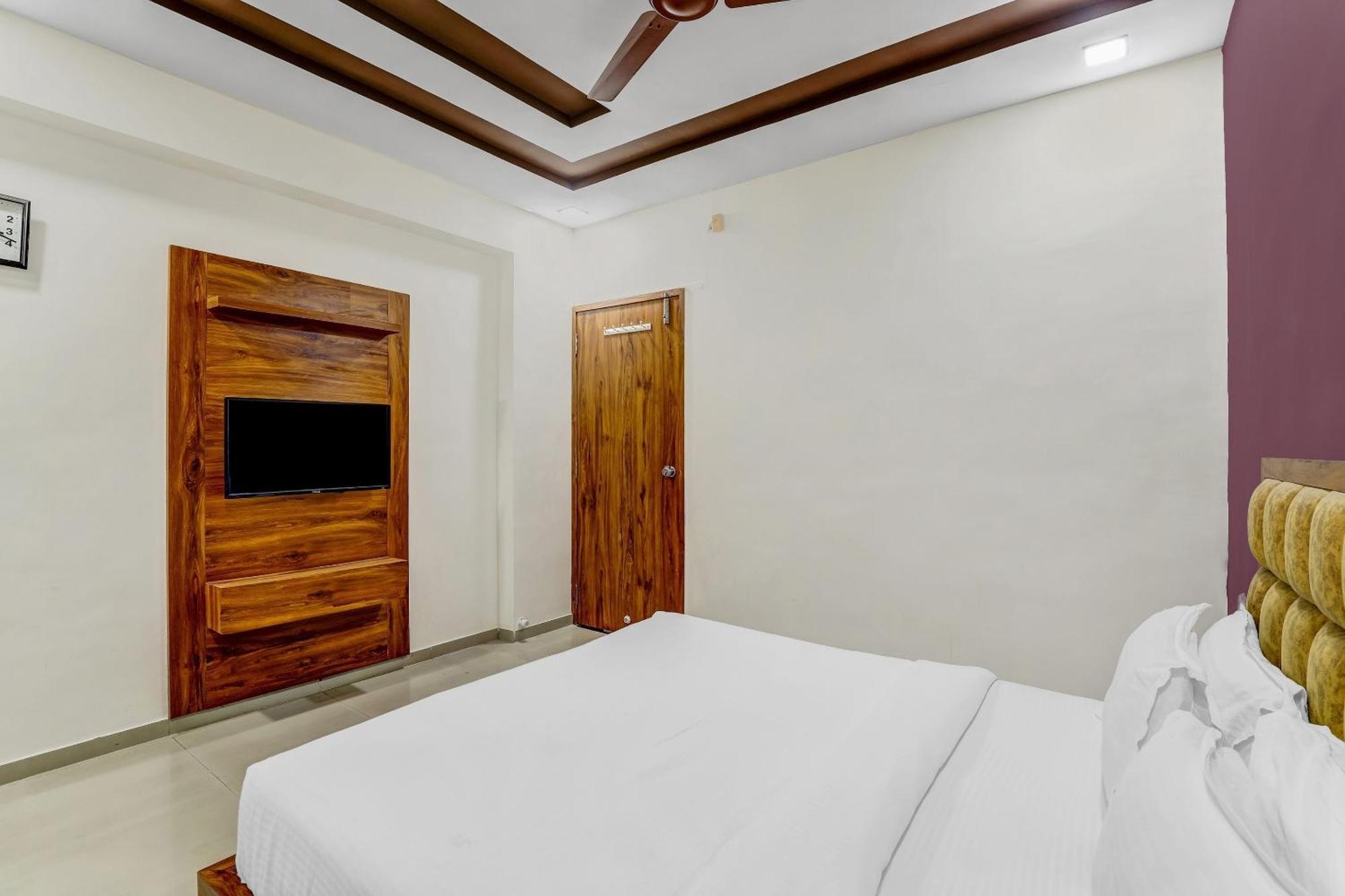 Capital O Maple View Hotel Naroda Luaran gambar