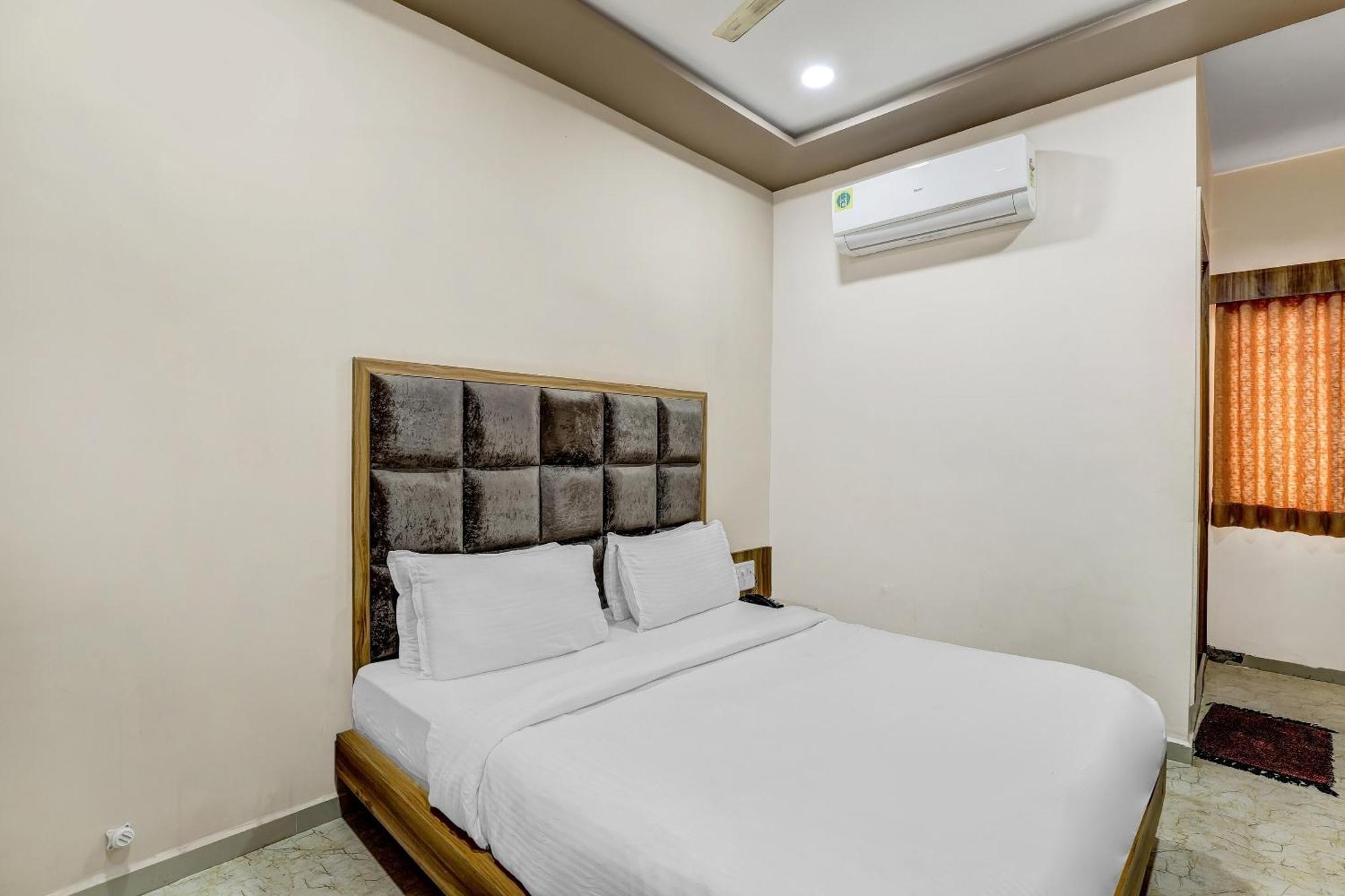 Capital O Maple View Hotel Naroda Luaran gambar
