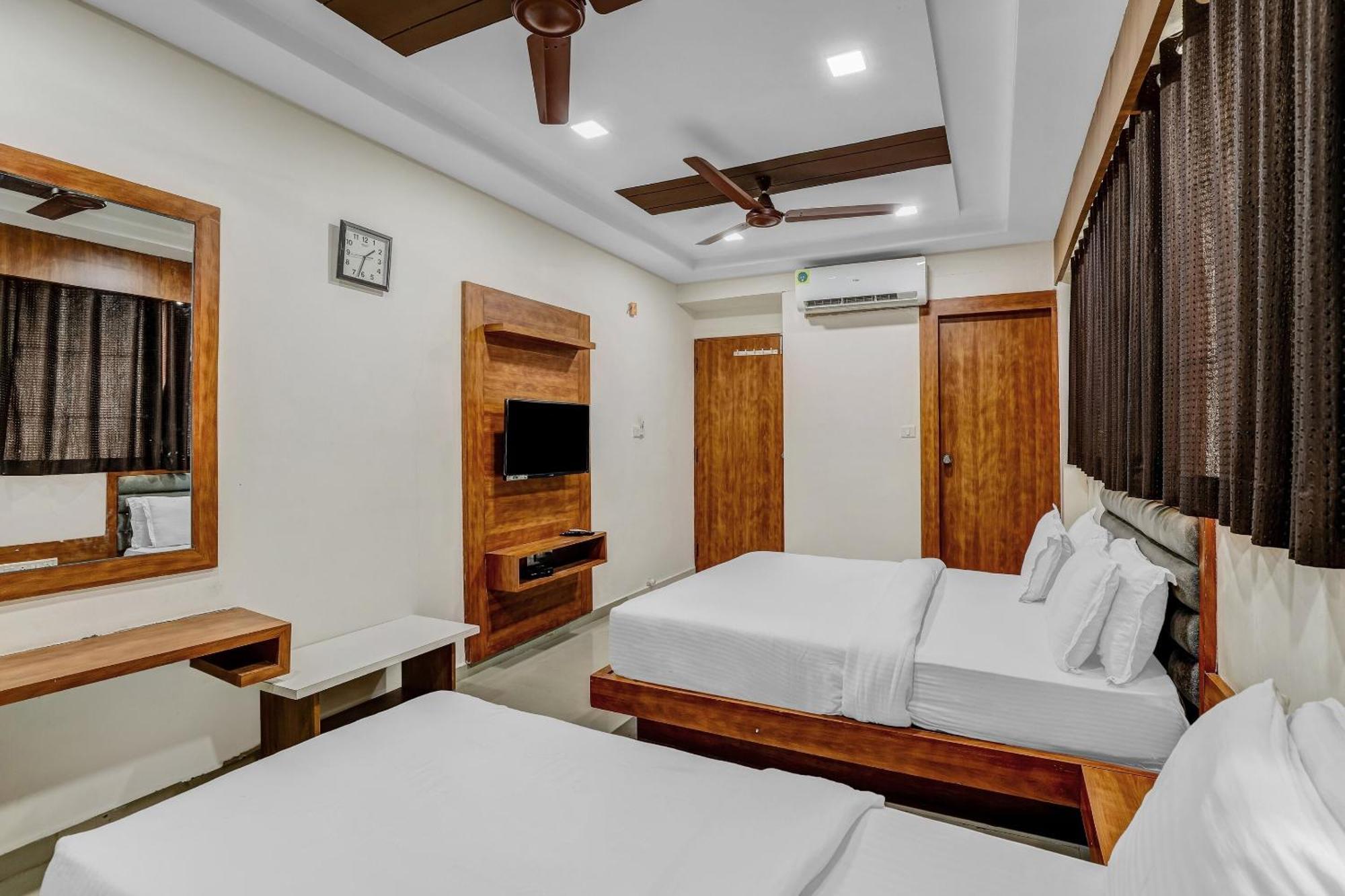 Capital O Maple View Hotel Naroda Luaran gambar